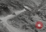 Standbild Burma road Birma, 1944, aus Sekunde 47 historischem Filmmaterial Videoclip 65675061638