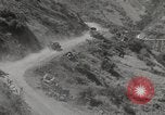 Standbild Burma road Birma, 1944, aus Sekunde 48 historischem Filmmaterial Videoclip 65675061638