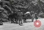 Standbild Burma road Birma, 1944, aus Sekunde 50 historischem Filmmaterial Videoclip 65675061638