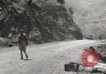 Standbild Burma road Birma, 1944, aus Sekunde 56 historischem Filmmaterial Videoclip 65675061638