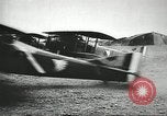 Standbild Kurze Geschichte der Fallschirme Europa, 1940, aus Sekunde 4 historischem Filmmaterial Videoclip 65675061683