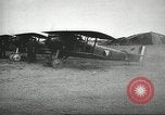 Standbild Kurze Geschichte der Fallschirme Europa, 1940, aus Sekunde 5 historischem Filmmaterial Videoclip 65675061683