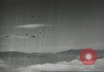 Standbild Kurze Geschichte der Fallschirme Europa, 1940, aus Sekunde 8 historischem Filmmaterial Videoclip 65675061683