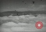 Standbild Kurze Geschichte der Fallschirme Europa, 1940, aus Sekunde 11 historischem Filmmaterial Videoclip 65675061683