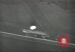 Standbild Kurze Geschichte der Fallschirme Europa, 1940, aus Sekunde 18 historischem Filmmaterial Videoclip 65675061683