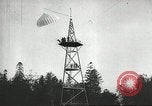 Standbild Kurze Geschichte der Fallschirme Europa, 1940, aus Sekunde 19 historischem Filmmaterial Videoclip 65675061683