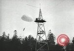 Standbild Kurze Geschichte der Fallschirme Europa, 1940, aus Sekunde 20 historischem Filmmaterial Videoclip 65675061683