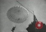 Standbild Kurze Geschichte der Fallschirme Europa, 1940, aus Sekunde 23 historischem Filmmaterial Videoclip 65675061683