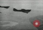 Standbild Kurze Geschichte der Fallschirme Europa, 1940, aus Sekunde 32 historischem Filmmaterial Videoclip 65675061683