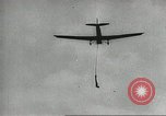 Standbild Kurze Geschichte der Fallschirme Europa, 1940, aus Sekunde 38 historischem Filmmaterial Videoclip 65675061683