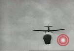 Standbild Kurze Geschichte der Fallschirme Europa, 1940, aus Sekunde 40 historischem Filmmaterial Videoclip 65675061683