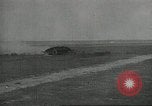 Standbild Kurze Geschichte der Fallschirme Europa, 1940, aus Sekunde 50 historischem Filmmaterial Videoclip 65675061683
