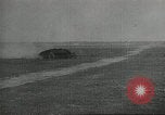 Standbild Kurze Geschichte der Fallschirme Europa, 1940, aus Sekunde 51 historischem Filmmaterial Videoclip 65675061683