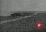 Standbild Kurze Geschichte der Fallschirme Europa, 1940, aus Sekunde 52 historischem Filmmaterial Videoclip 65675061683