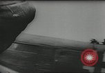 Standbild Kurze Geschichte der Fallschirme Europa, 1940, aus Sekunde 60 historischem Filmmaterial Videoclip 65675061683