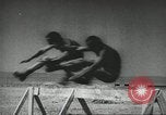 Standbild US Army Fallschirmjäger Ausbildung United States USA, 1941, aus Sekunde 7 historischem Filmmaterial Videoclip 65675061684