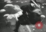 Standbild US Army Fallschirmjäger Ausbildung United States USA, 1941, aus Sekunde 21 historischem Filmmaterial Videoclip 65675061684