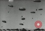 Standbild US Army Fallschirmjäger Ausbildung United States USA, 1941, aus Sekunde 23 historischem Filmmaterial Videoclip 65675061684