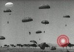 Standbild US Army Fallschirmjäger Ausbildung United States USA, 1941, aus Sekunde 24 historischem Filmmaterial Videoclip 65675061684