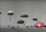 Standbild US Army Fallschirmjäger Ausbildung United States USA, 1941, aus Sekunde 26 historischem Filmmaterial Videoclip 65675061684