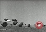 Standbild US Army Fallschirmjäger Ausbildung United States USA, 1941, aus Sekunde 28 historischem Filmmaterial Videoclip 65675061684