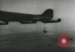 Standbild US Army Fallschirmjäger Ausbildung United States USA, 1941, aus Sekunde 38 historischem Filmmaterial Videoclip 65675061684