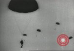 Standbild US Army Fallschirmjäger Ausbildung United States USA, 1941, aus Sekunde 44 historischem Filmmaterial Videoclip 65675061684