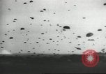 Standbild US Army Fallschirmjäger Ausbildung United States USA, 1941, aus Sekunde 45 historischem Filmmaterial Videoclip 65675061684