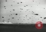 Standbild US Army Fallschirmjäger Ausbildung United States USA, 1941, aus Sekunde 46 historischem Filmmaterial Videoclip 65675061684