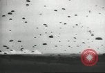 Standbild US Army Fallschirmjäger Ausbildung United States USA, 1941, aus Sekunde 47 historischem Filmmaterial Videoclip 65675061684