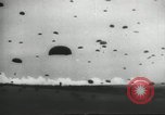 Standbild US Army Fallschirmjäger Ausbildung United States USA, 1941, aus Sekunde 52 historischem Filmmaterial Videoclip 65675061684