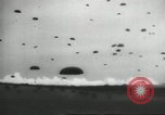 Standbild US Army Fallschirmjäger Ausbildung United States USA, 1941, aus Sekunde 53 historischem Filmmaterial Videoclip 65675061684
