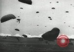 Standbild US Army Fallschirmjäger Ausbildung United States USA, 1941, aus Sekunde 58 historischem Filmmaterial Videoclip 65675061684
