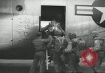 Image Nous manoeuvres de parachutage aéroportée United States USA, 1962, de la seconde 11 séquences d'archives historiques vidéo 65675061690