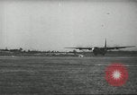 Image Nous manoeuvres de parachutage aéroportée United States USA, 1962, de la seconde 18 séquences d'archives historiques vidéo 65675061690
