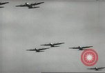 Image Nous manoeuvres de parachutage aéroportée United States USA, 1962, de la seconde 27 séquences d'archives historiques vidéo 65675061690