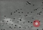 Image Nous manoeuvres de parachutage aéroportée United States USA, 1962, de la seconde 41 séquences d'archives historiques vidéo 65675061690