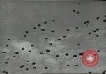 Image Nous manoeuvres de parachutage aéroportée United States USA, 1962, de la seconde 42 séquences d'archives historiques vidéo 65675061690