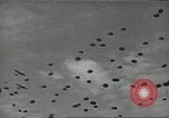Image Nous manoeuvres de parachutage aéroportée United States USA, 1962, de la seconde 43 séquences d'archives historiques vidéo 65675061690