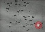 Image Nous manoeuvres de parachutage aéroportée United States USA, 1962, de la seconde 50 séquences d'archives historiques vidéo 65675061690