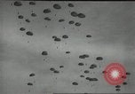 Image Nous manoeuvres de parachutage aéroportée United States USA, 1962, de la seconde 52 séquences d'archives historiques vidéo 65675061690