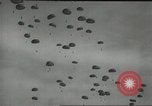 Image Nous manoeuvres de parachutage aéroportée United States USA, 1962, de la seconde 53 séquences d'archives historiques vidéo 65675061690