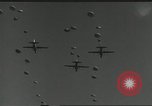 Image Nous manoeuvres de parachutage aéroportée United States USA, 1962, de la seconde 57 séquences d'archives historiques vidéo 65675061690