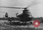 Standbild Kapitän Audie Murphy der 36th Division Texas National Guard Korea, 1950, aus Sekunde 25 historischem Filmmaterial Videoclip 65675061702