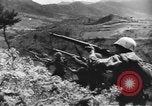 Standbild Kapitän Audie Murphy der 36th Division Texas National Guard Korea, 1950, aus Sekunde 32 historischem Filmmaterial Videoclip 65675061702