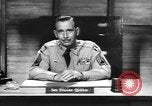 Standbild Kapitän Audie Murphy der 36th Division Texas National Guard Korea, 1950, aus Sekunde 56 historischem Filmmaterial Videoclip 65675061702