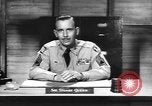 Standbild Kapitän Audie Murphy der 36th Division Texas National Guard Korea, 1950, aus Sekunde 61 historischem Filmmaterial Videoclip 65675061702