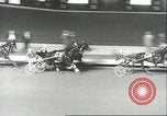 Standbild internationale Trabrennen Meisterschaft New York United States USA, 1960, aus Sekunde 40 historischem Filmmaterial Videoclip 65675061733