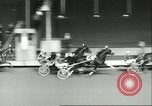 Standbild internationale Trabrennen Meisterschaft New York United States USA, 1960, aus Sekunde 42 historischem Filmmaterial Videoclip 65675061733