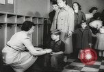 Immagine di Donne americane i lavoratori di guerra United States USA, 1942, secondo 16 filmato di repertorio 65675061759